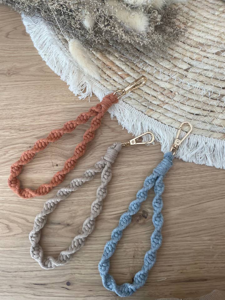 Porte-clés « boucle » en macramé pour la vente par Little L. Conceptstore