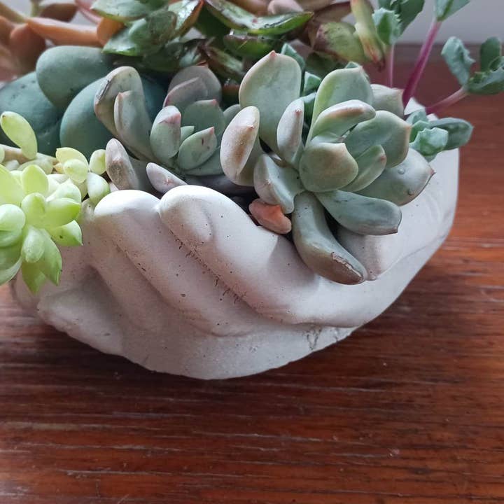 Bac à bijoux en béton coulé à la main « Loving Hands », porte-clés pour la vente par Casa de Iris Crafts