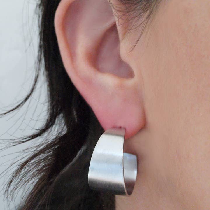 Fragkiski Designs – Großhandel Hoops – Chunky Hoop Ohrringe, Chunky Hoops, Dicke goldene Creolen