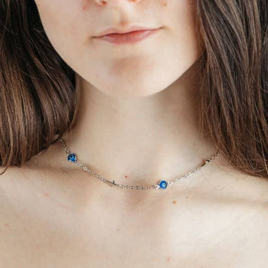 Collar delicado de Blue Evil Eye Sideways Cross Christian Minimalista para venta al por mayor de The Colourful Aura