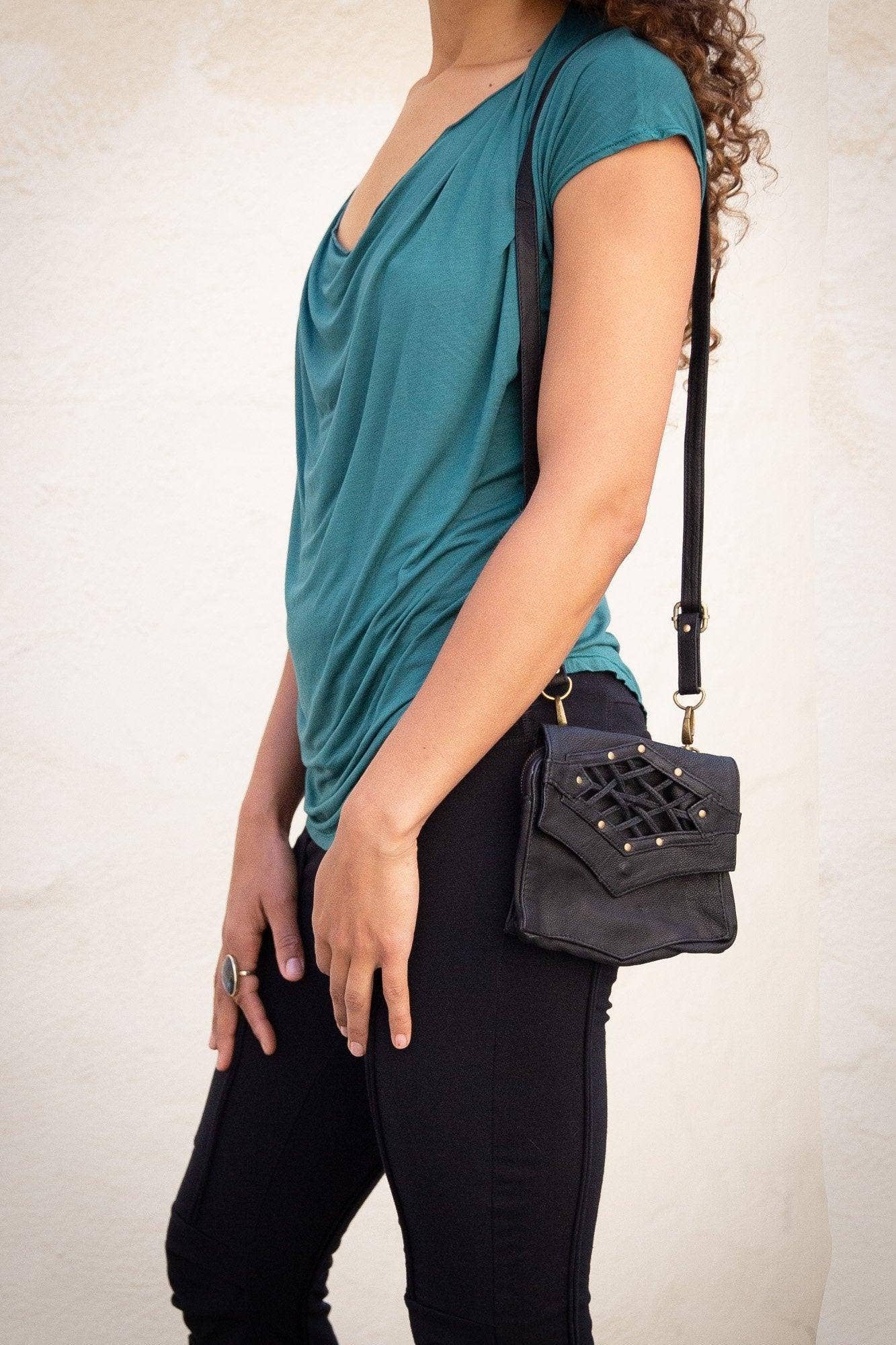 Hipstirr - Wholesale Crossbody Bag - Women's - Izzy Belt Bag0