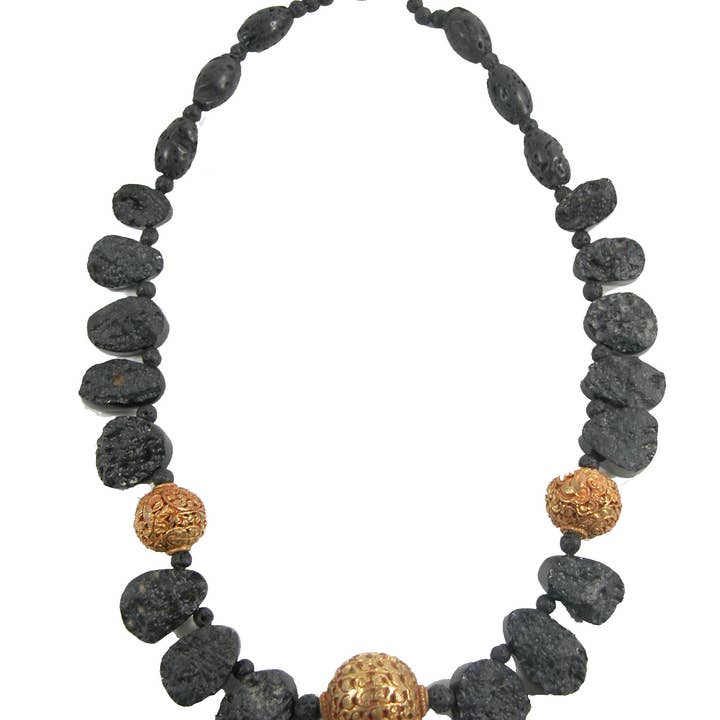Obsidian Repousse goud geklede kralenketting voor wholesale door Amy Kahn Russell