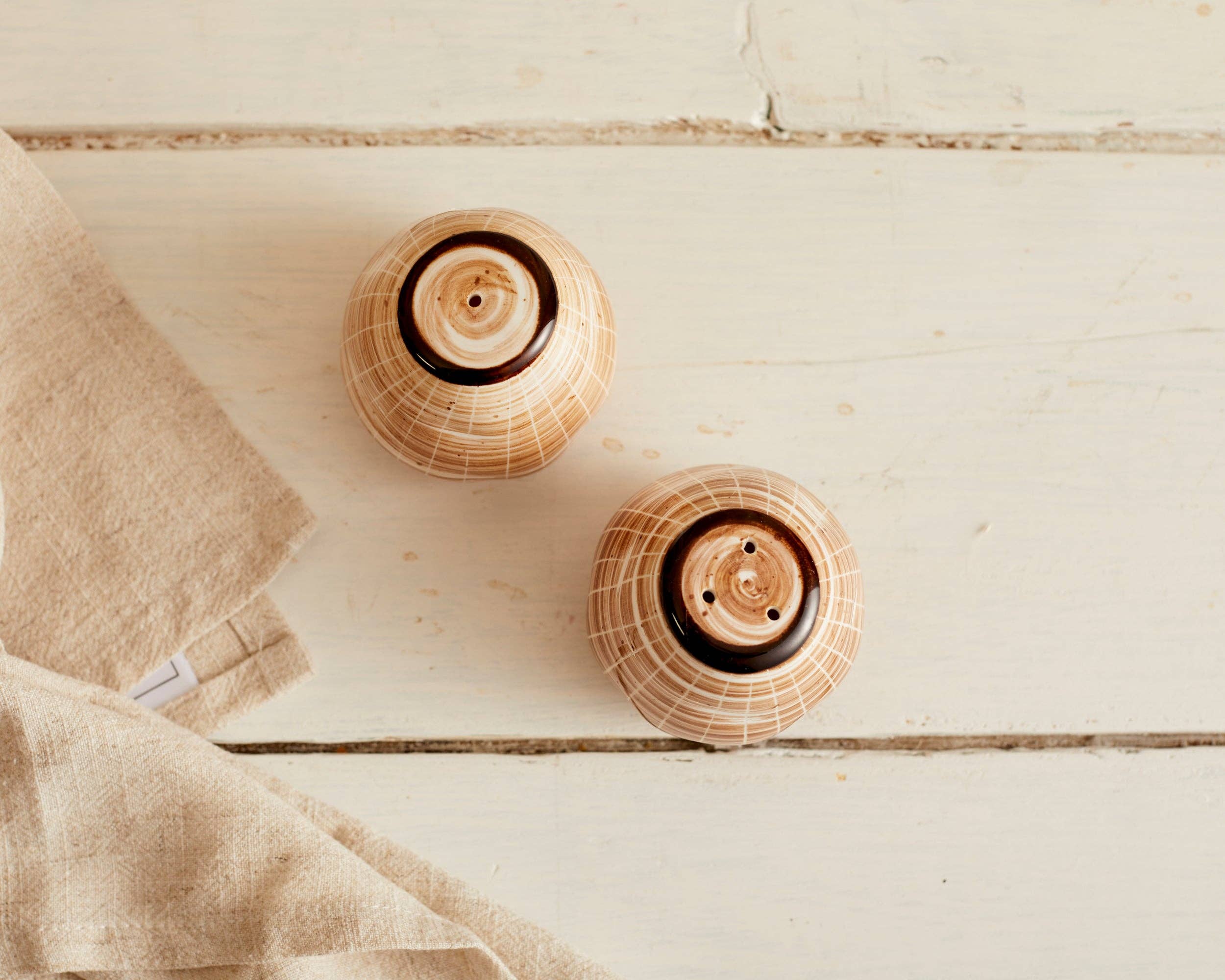 What a Host Home - Vendita all'ingrosso Set sale e pepe - Set Sale e Pepe in Porcellana Marsali1