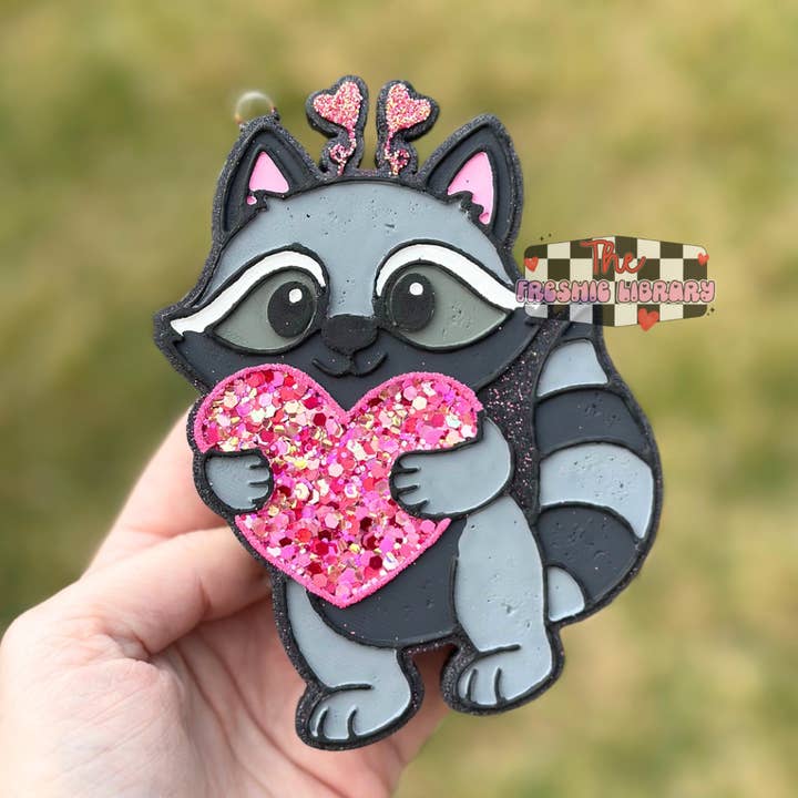 Ambientador de coche con mapache para el Día de San Valentín | Aroma personalizado para venta al por mayor de The Freshie Library