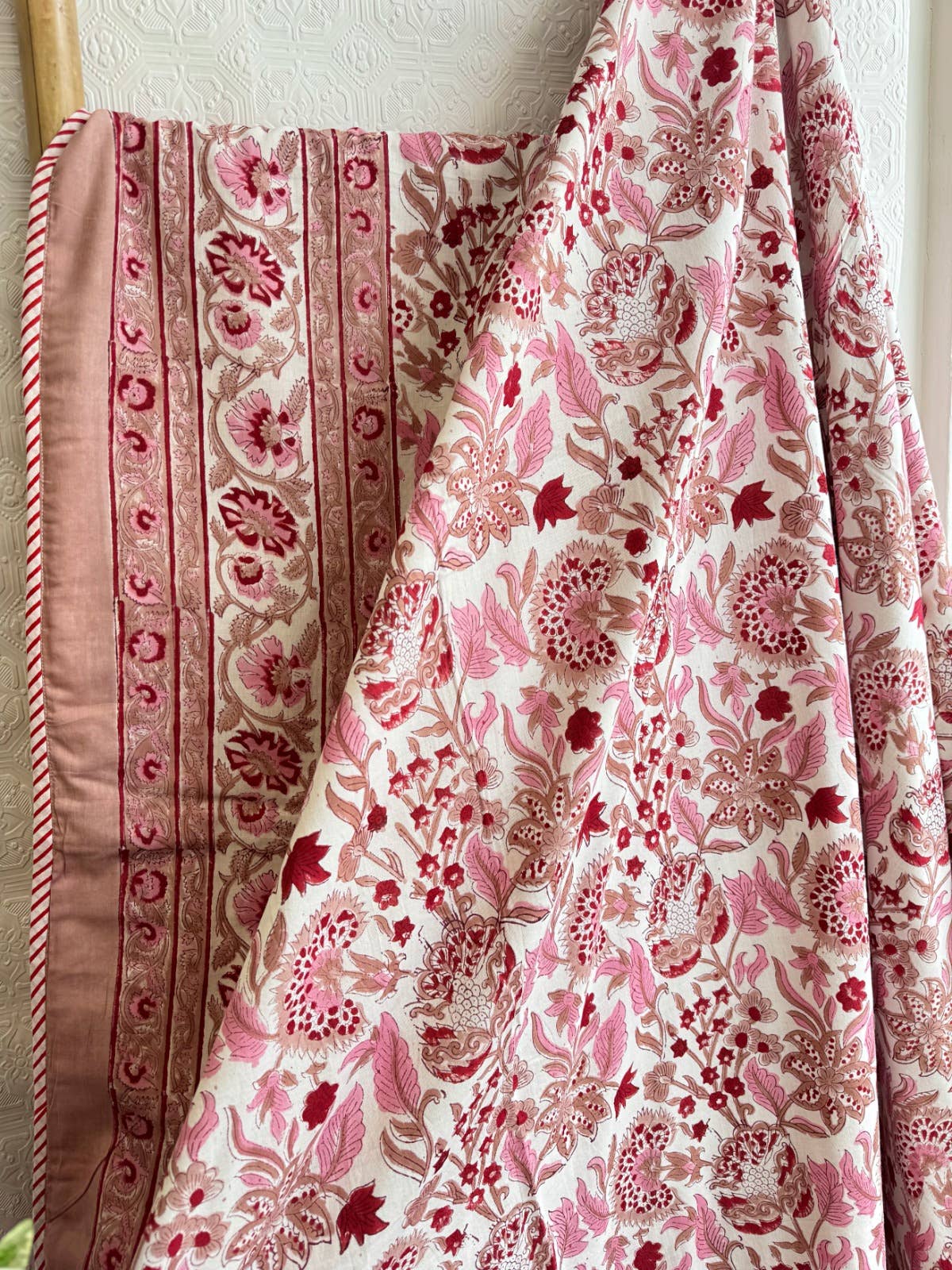 Essential Designs London – wholesale Throw blanket – Pure Soft Cotton Indian Floral Dohar Pink White Red 3