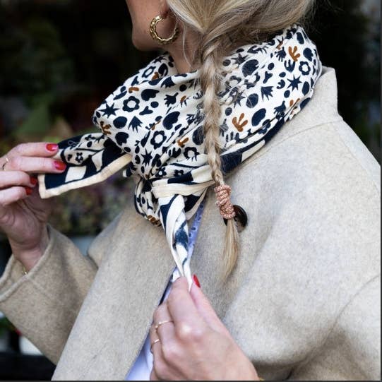 Love Explorers - Wholesale Head Scarf - Women's - Large black/camel pattern scarf