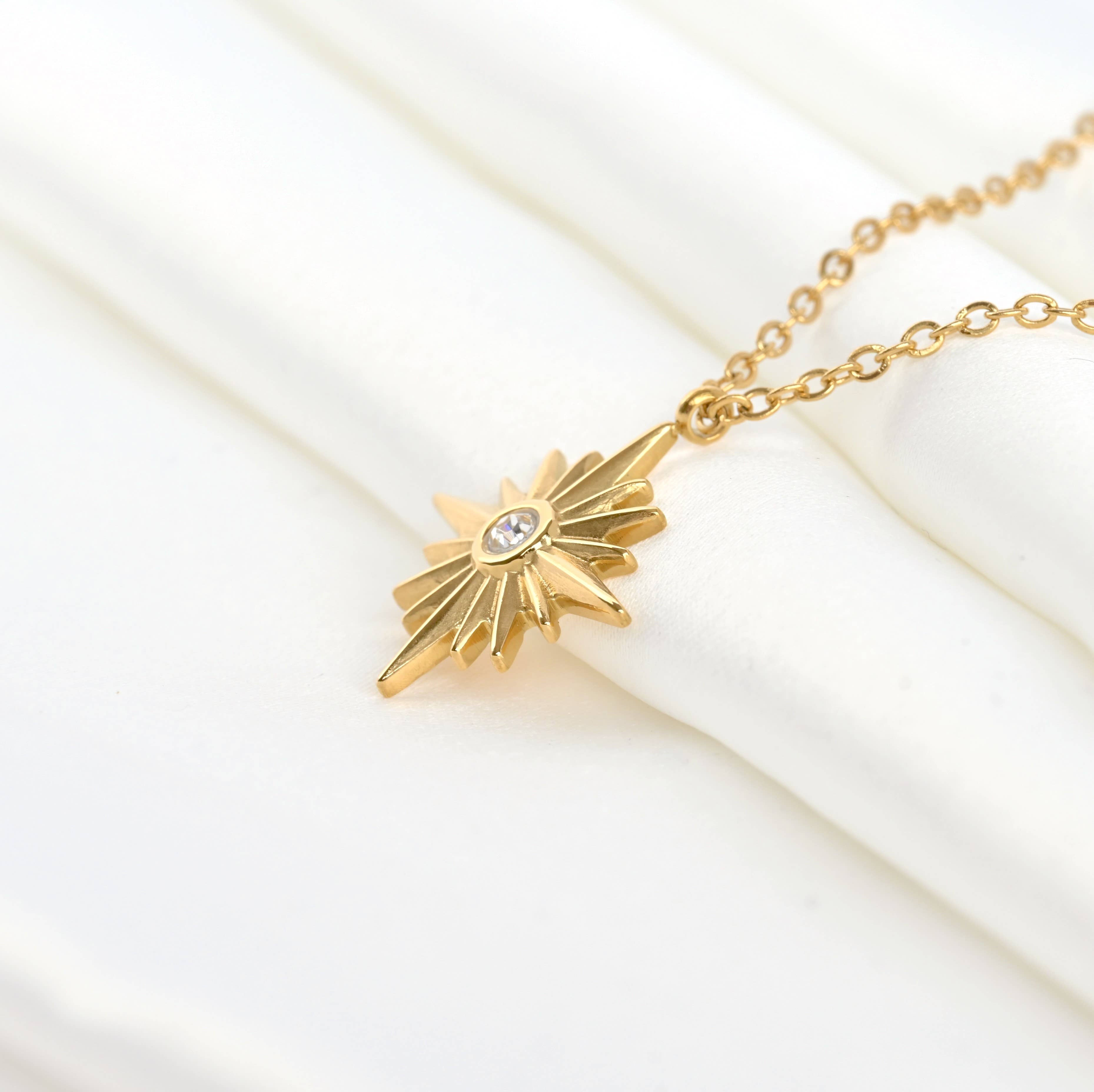 Blueyejewelry - Vente Colliers à pendentif - Collier pendentif étoile polaire en or 18 carats - Étanche4