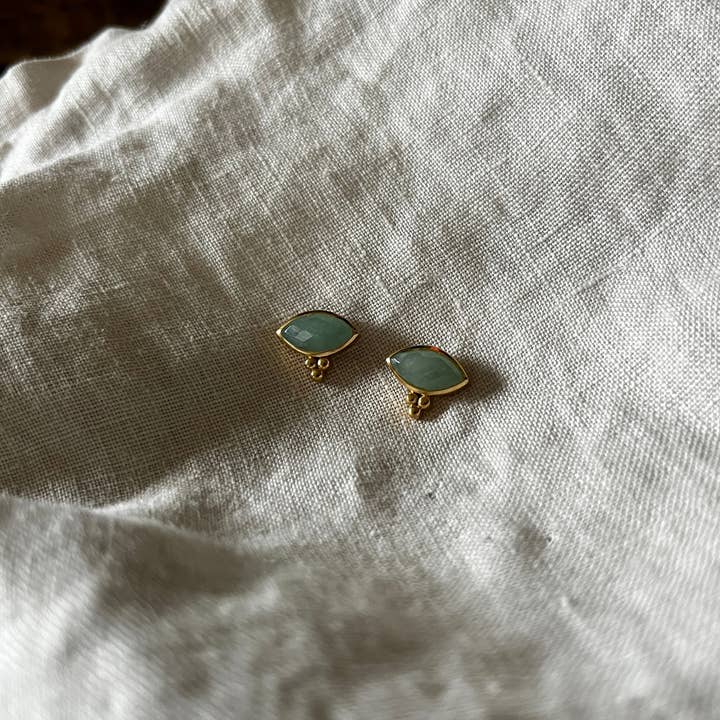 Borchie Seer per la vendita all'ingrosso da parte di Naked Sage