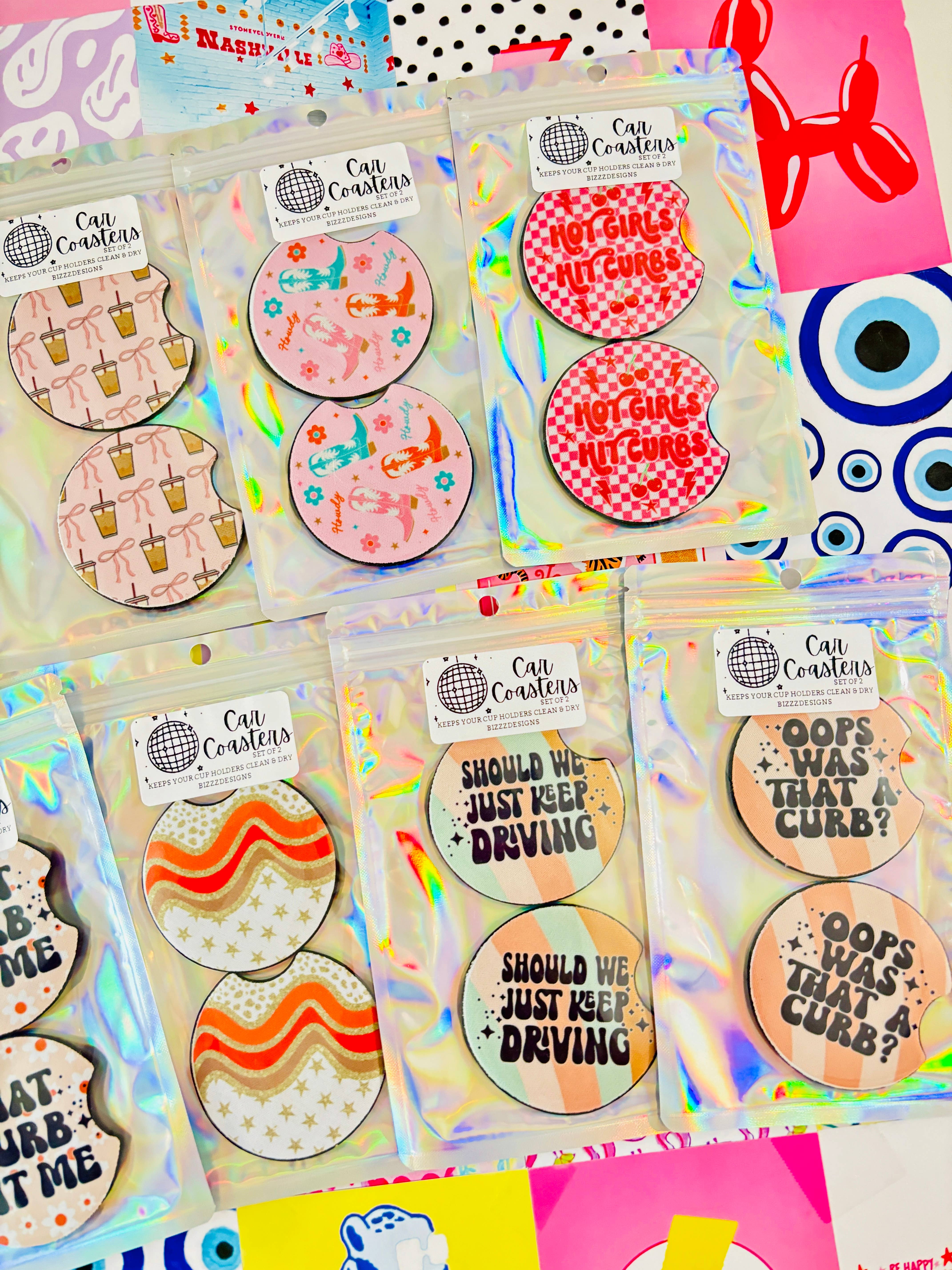 Bizzz Designs – Base de copos para carro – Mulher por atacado – Porta-copos para carros com tema Girly Car Coquette | Conjunto de 102