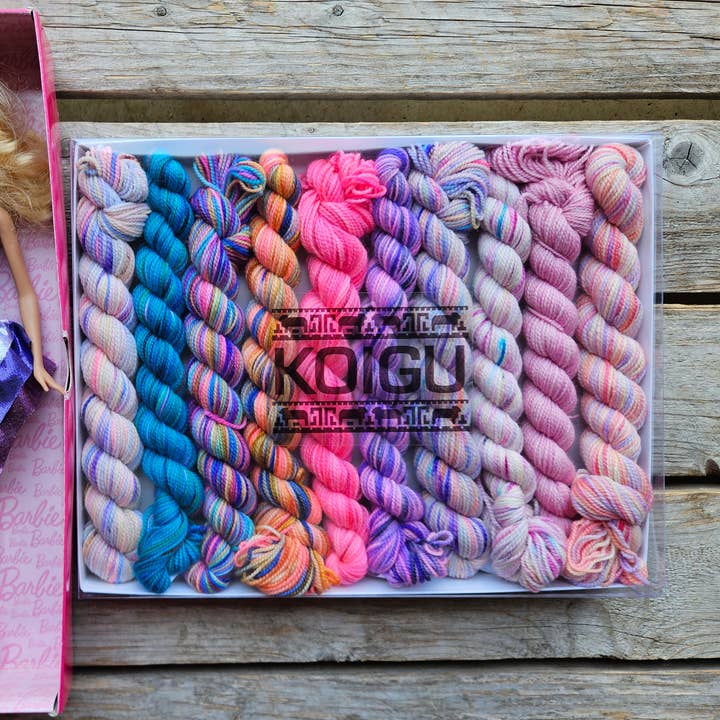 Koigu Wool Designs - Wholesale Brei- en haakbenodigdheden - Barbie World pennendoos0