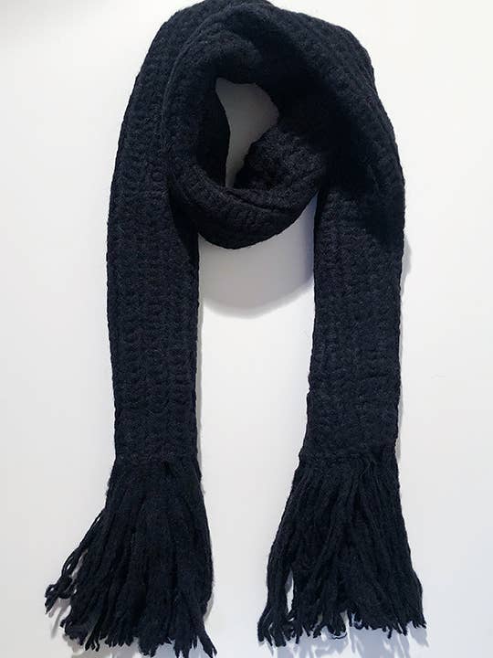 Sciarpa in alpaca nera per la vendita all'ingrosso da parte di Darling Distraction