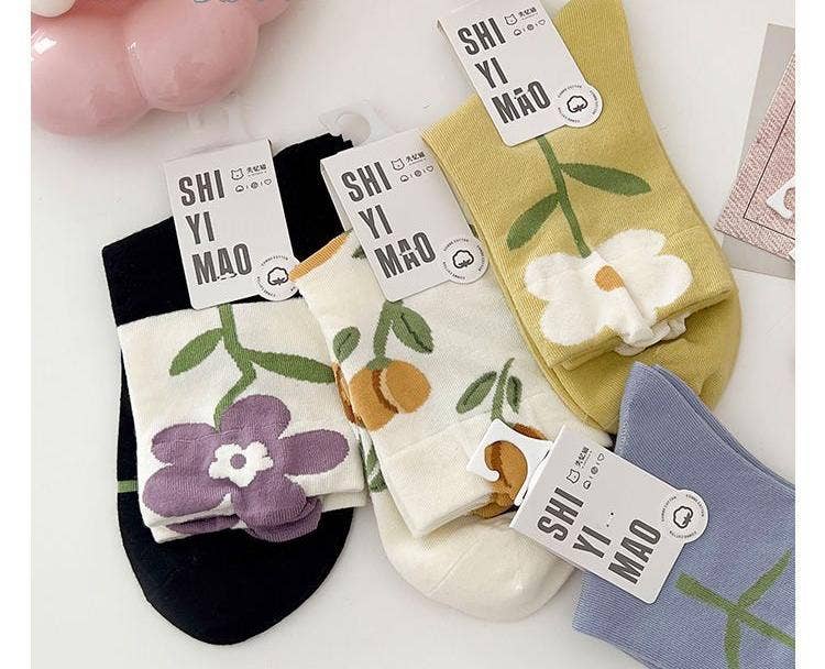 Tourtiwi – wholesale Socks – Women's – Tulip Floral Patterned Crew Socks5