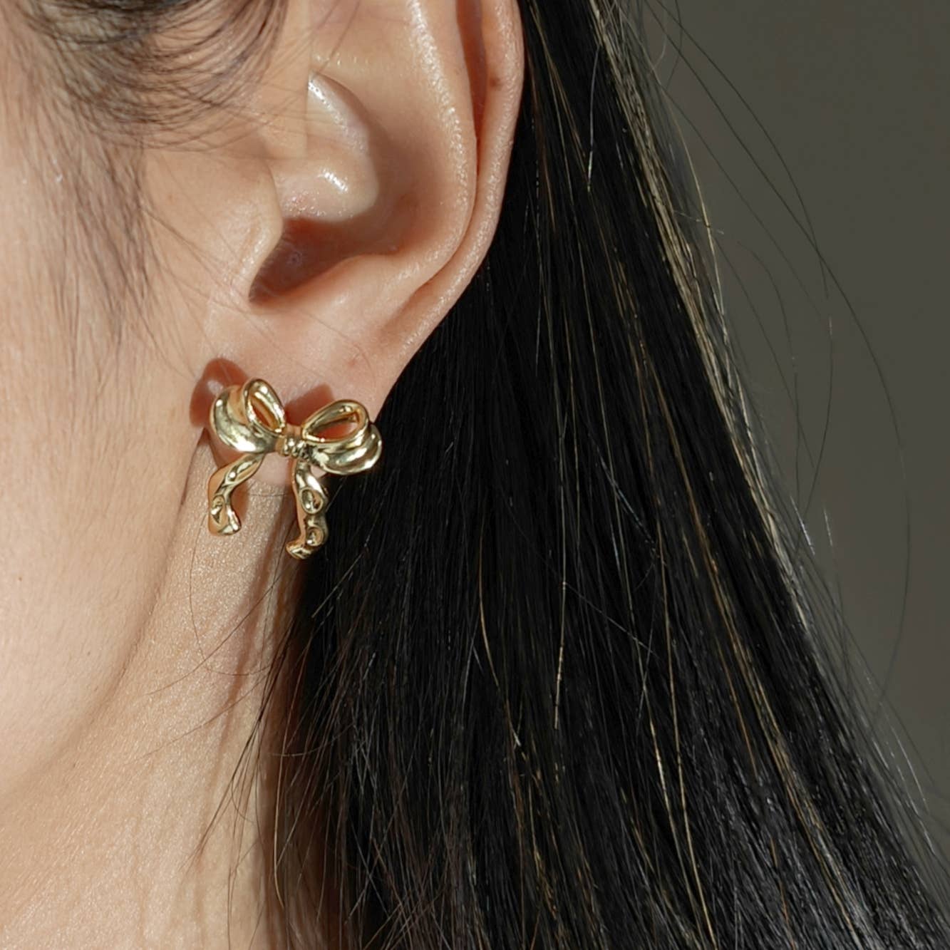 Vachana – wholesale Stud/post earrings – Vintage Ribbon Bow Earrings (Gold/Silver)2