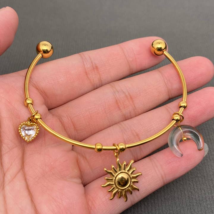 Bracciale Rigido in Acciaio Inox Placcato Oro 18K con Cuore Zircone Sole Luna - FGS/MS per la vendita all'ingrosso da parte di Mio Queena