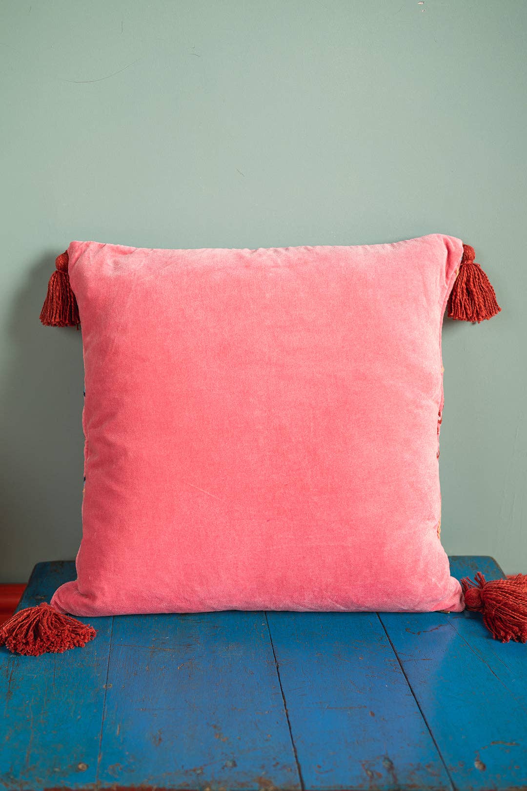 Ian Snow Ltd – wholesale Chair cushion – Pink Velvet Leaf Embroidered Cushion Cover3