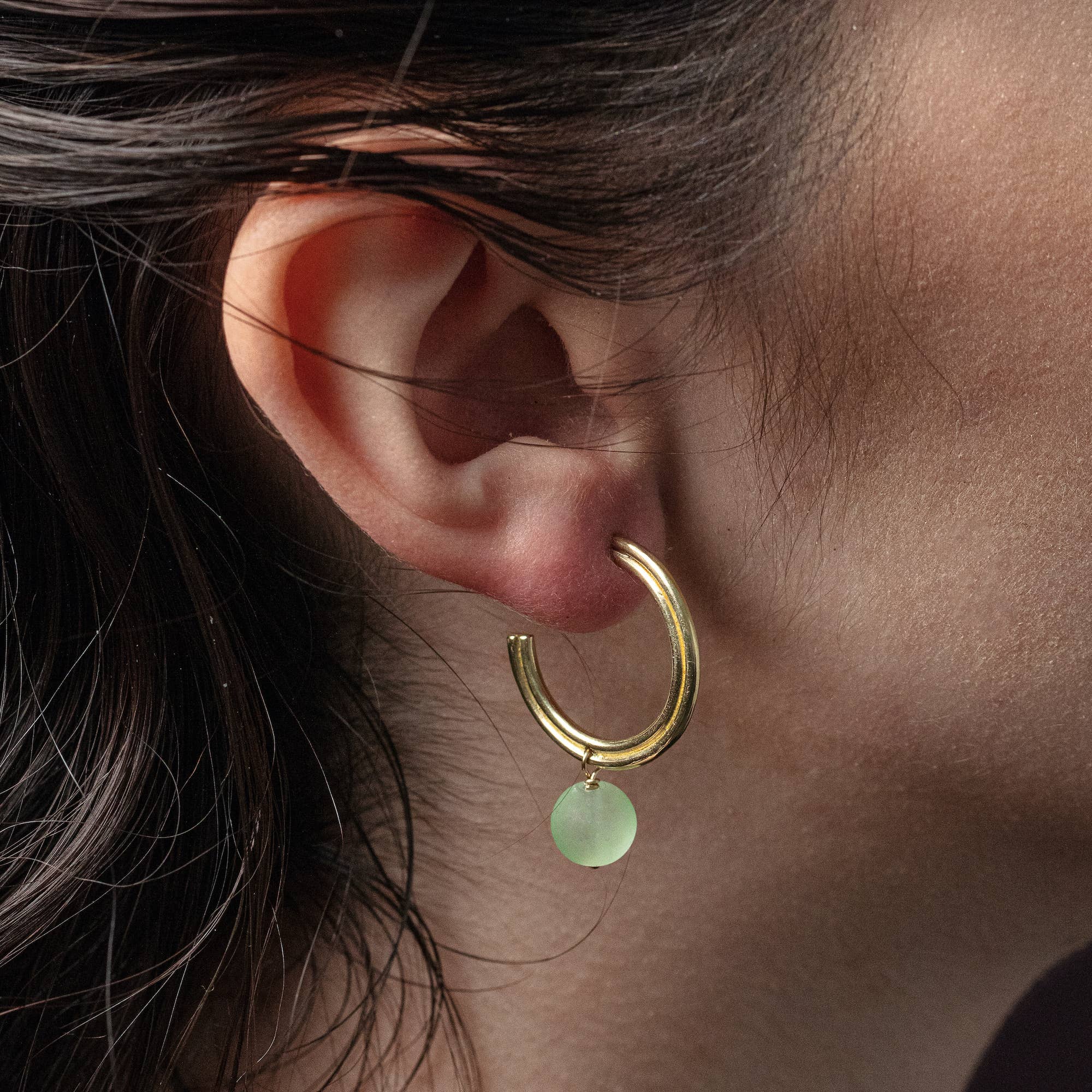 Goldeluxe Jewelry – Engroshandel Hoops – Unity Hoops med genanvendt glas dråber5