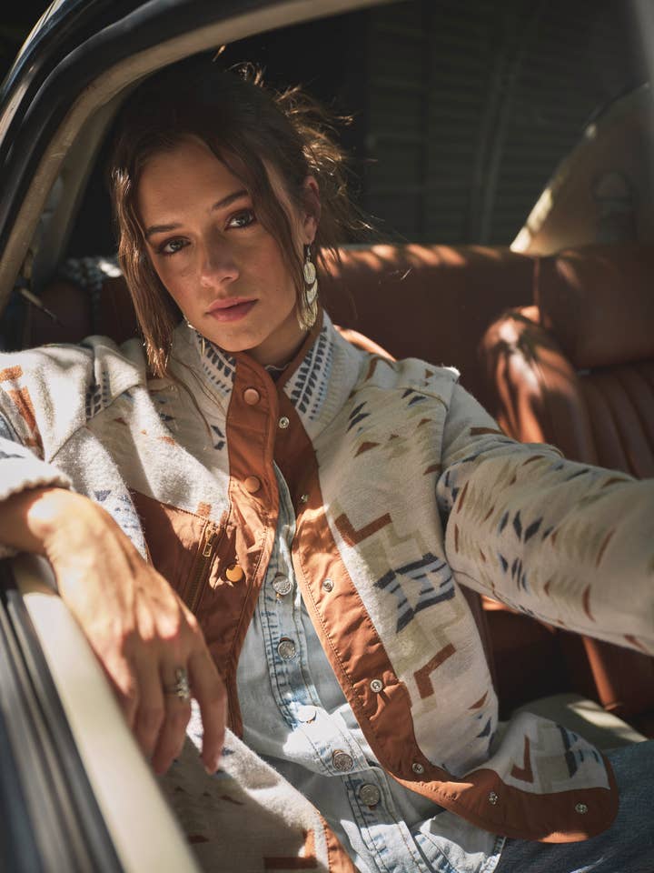 MARRONE 36246J - Giacca western a contrasto in jacquard azteco in vendita all'ingrosso su Faire