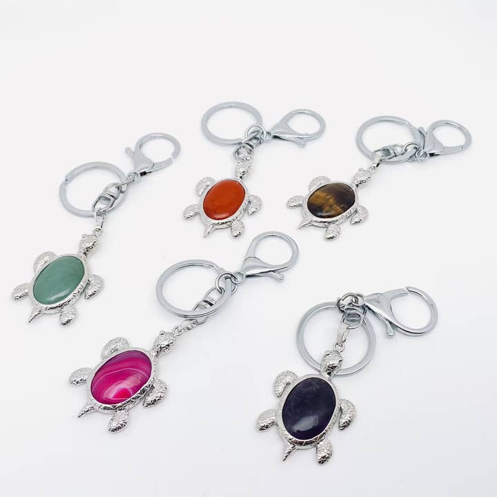 Mio Queena – Großhandel Schlüsselanhänger – Damen – Schlüsselanhänger mit Schildkrötenanhänger und eingefasstem Naturstein16