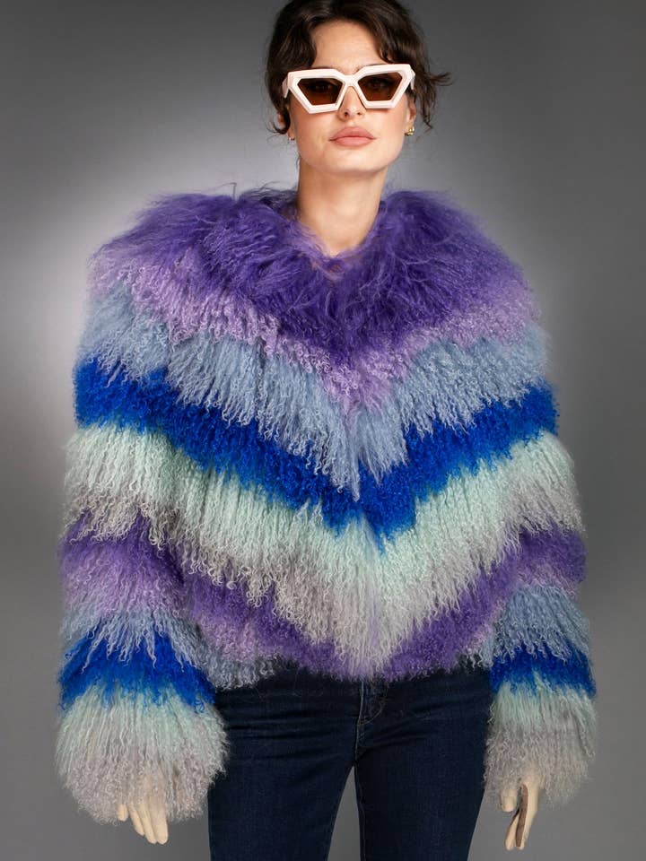 Manteau en laine de Mongolie tondue à manches longues minuit. pour la vente par Nuvula