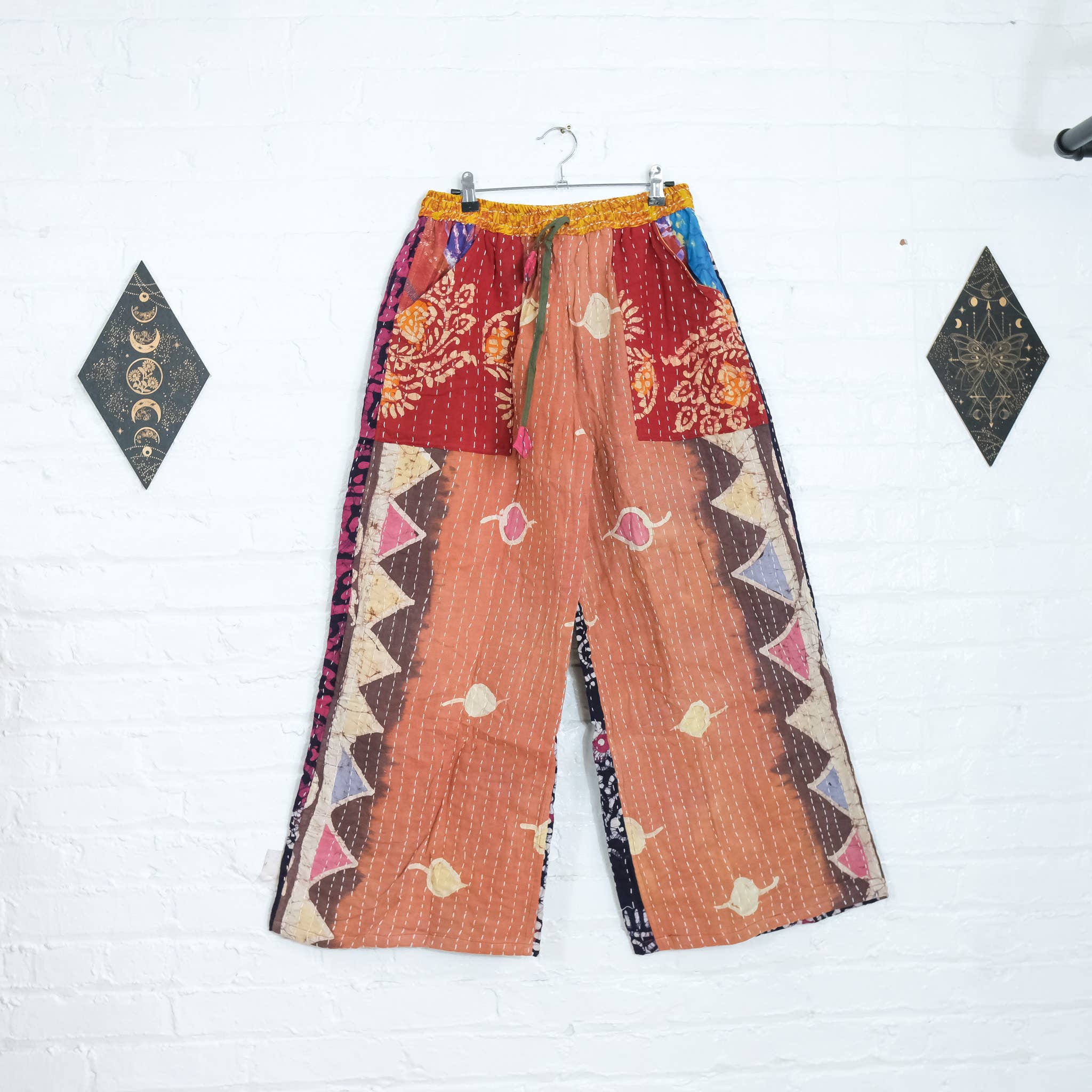 Karma Nepal Crafts – Großhandel Hose – Damen – Handgefertigte Kantha Wendehose mit weitem Bein1