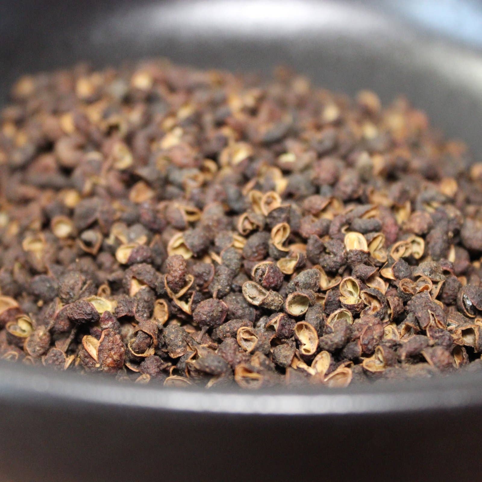 Les Epices Curieuses - Wholesale Dried Spice Mix - Whole Timut pepper1