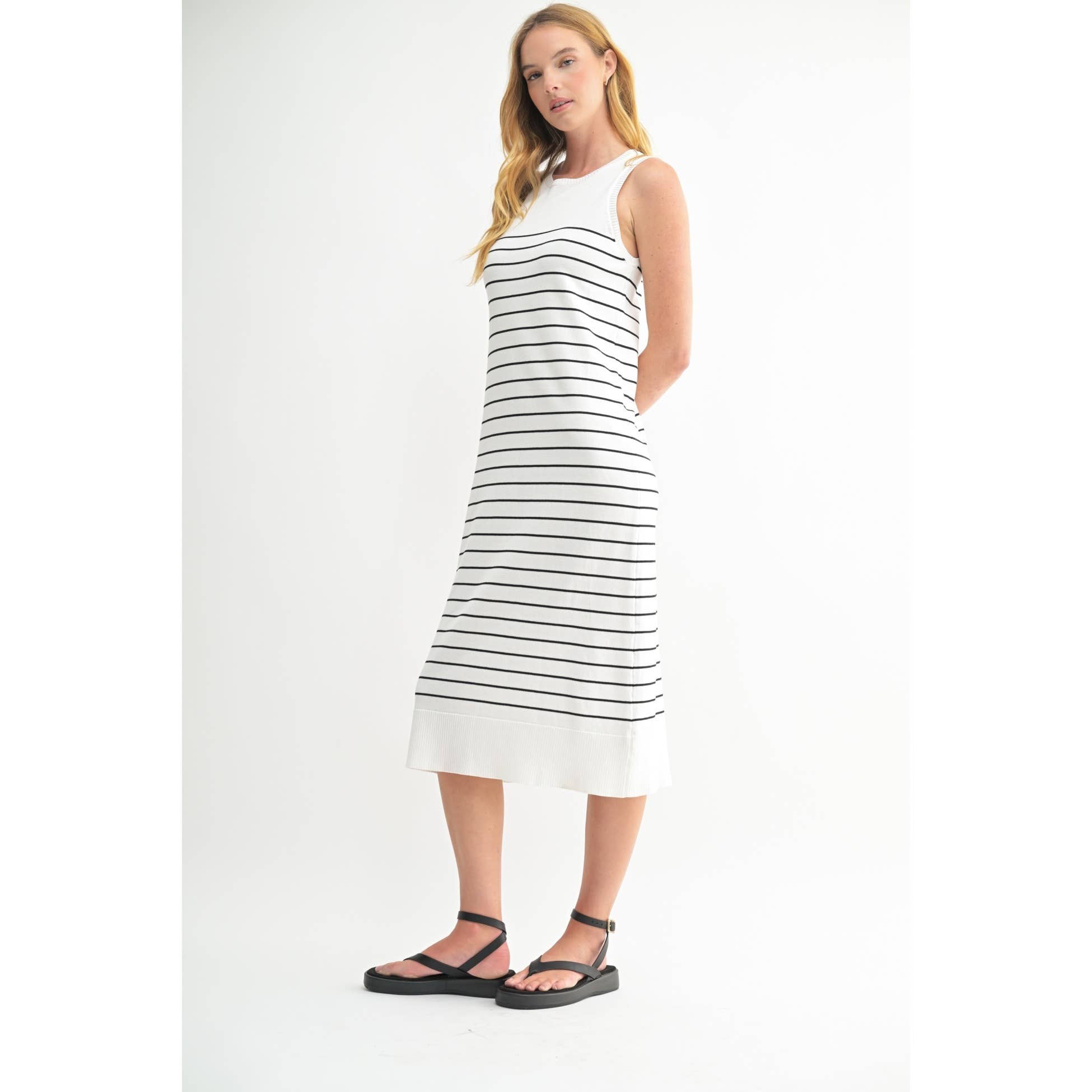 FUN2FUN - Vendita all'ingrosso Vestito - Donna - Abito midi senza maniche a righe con scollo rotondo.19