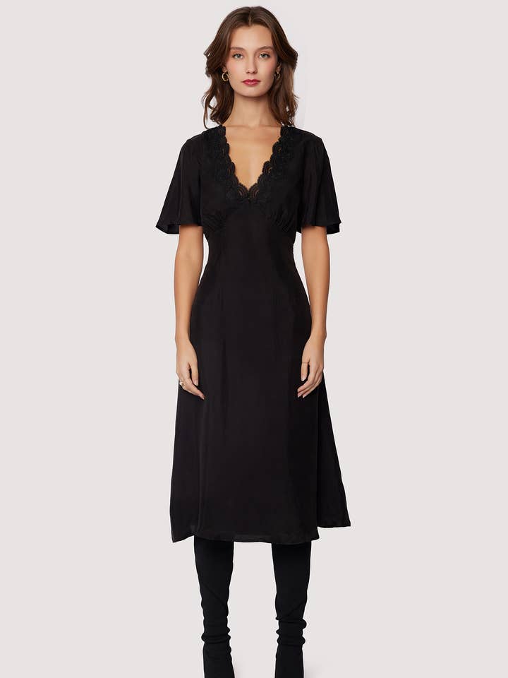 Vestido Lauretta Midi - Preto Outono Fluente com Decote em V Renda Curto Slv por atacado de Lost + Wander
