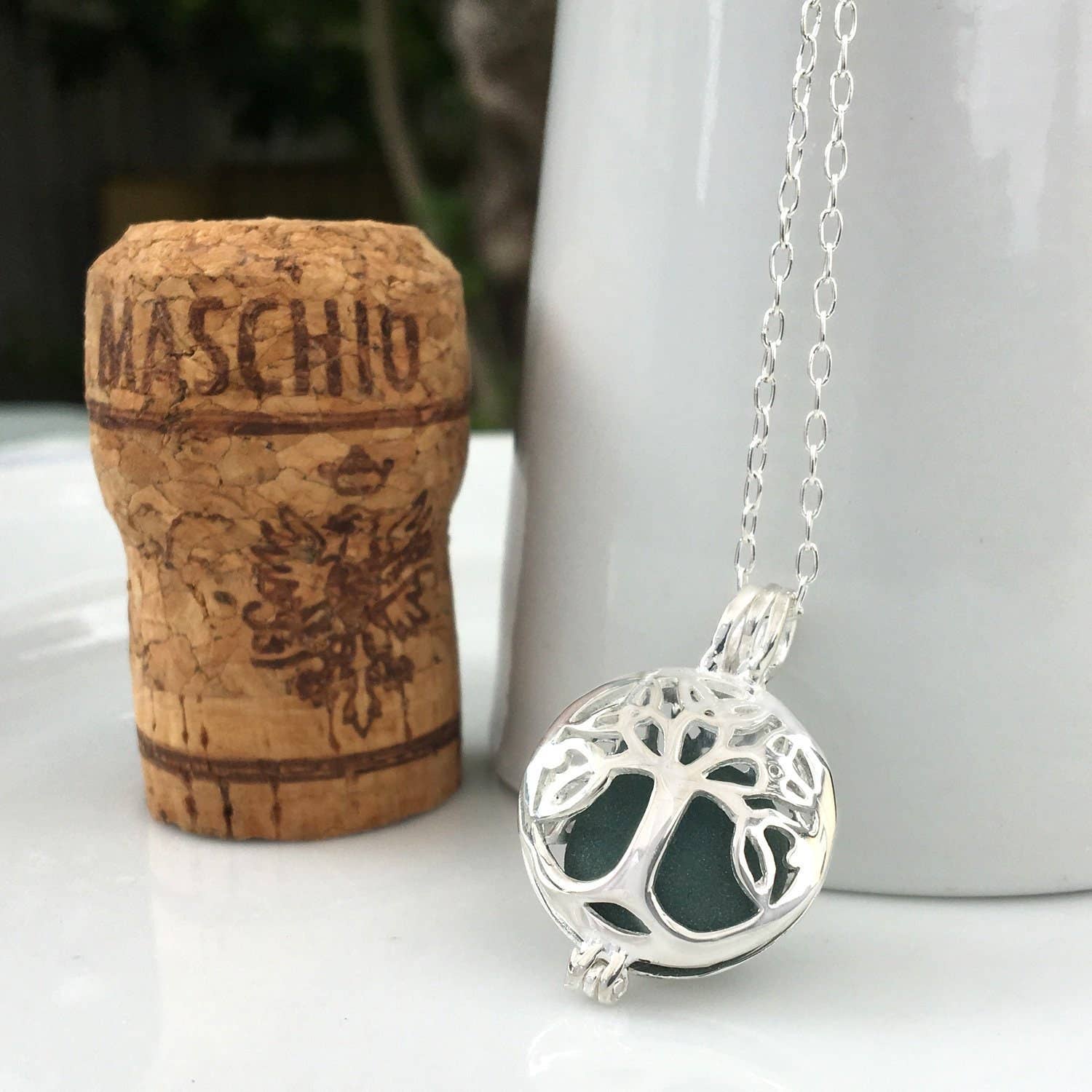 Belen Berganza - Venta al por mayor Collar de aromaterapia - Collar difusor de aceites esenciales, medallón de aromaterapia, colgante de medallón de plata con geometría sagrada celta del árbol de la vida, regala su aroma3