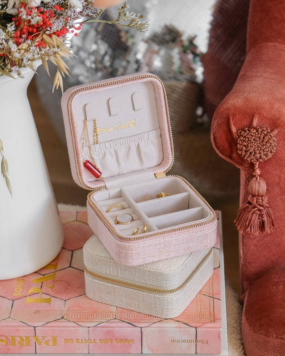 Maison Scarlett - Wholesale Jewelry Box/Organizer - Corinne linen travel jewelry box6