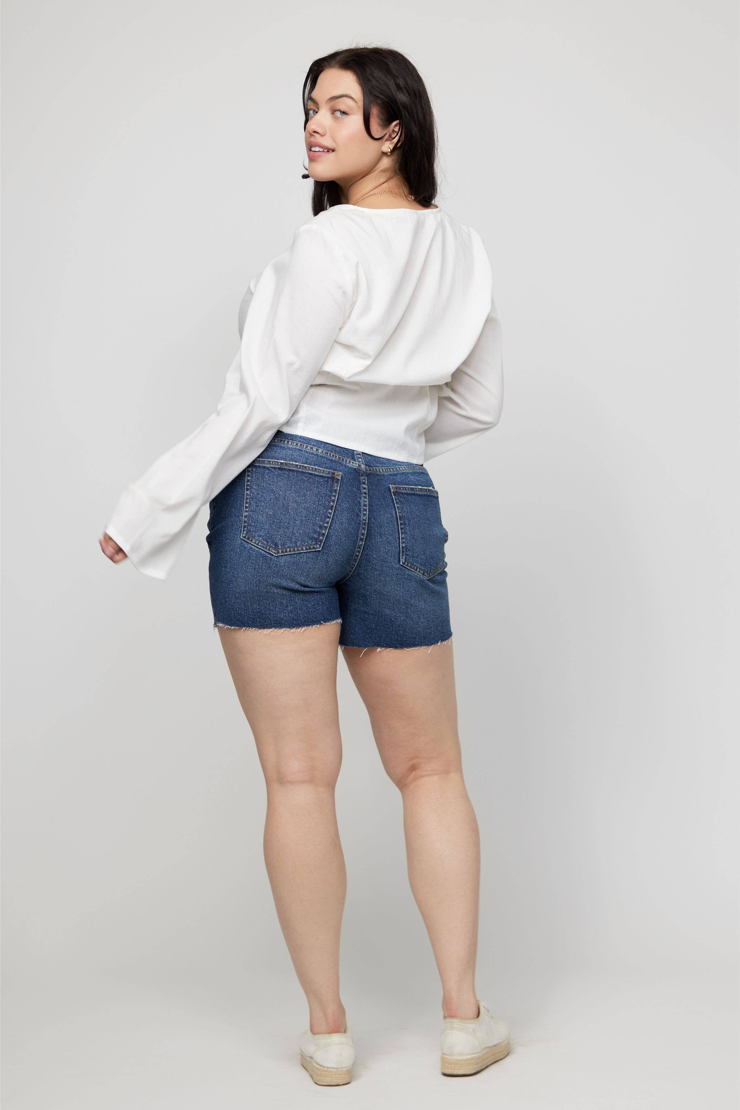 Oliver Logan - Vente Short – femme - Short en denim taille haute Bedford, Indigo moyen lumineux6