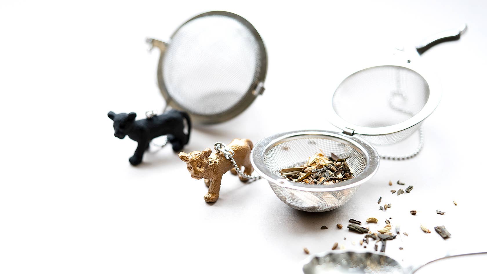 01living Ltd - Vente Passoires à thé/infuseurs - Infuseur à thé Loose Leaf Tea Ball Little Lion Black2