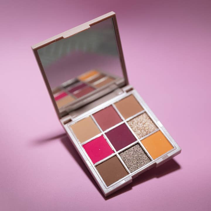 SUNDAZE Eyeshadow Palette for wholesale by Wylow Beauty