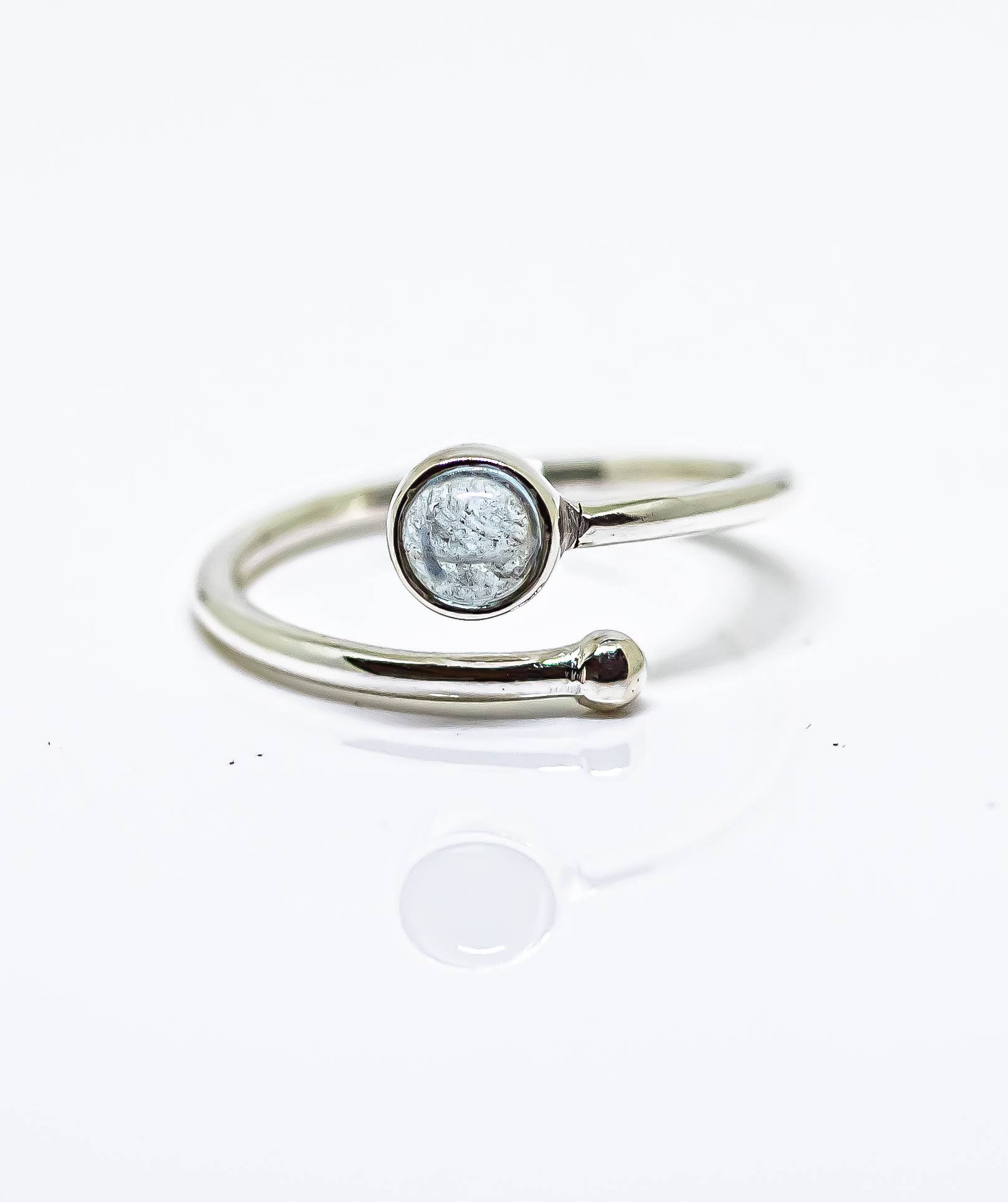 Quasar Gems USA – wholesale Solitairering – Justerbar ring med ädelstenen akvamarin i sterlingsilver 925