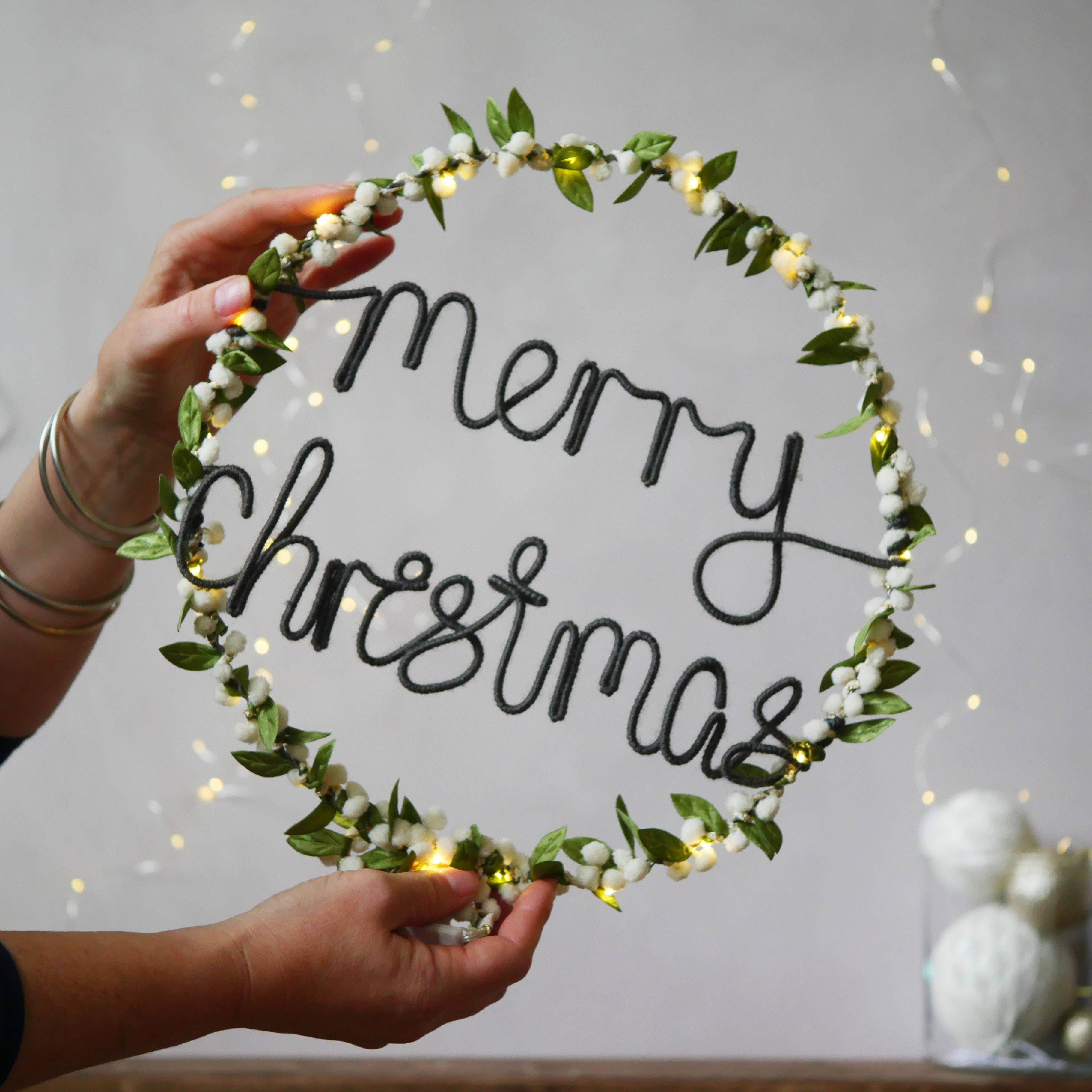 Melanie Porter - Wholesale Wreath - Merry Christmas Light Up Wreath - Christmas Decoration16