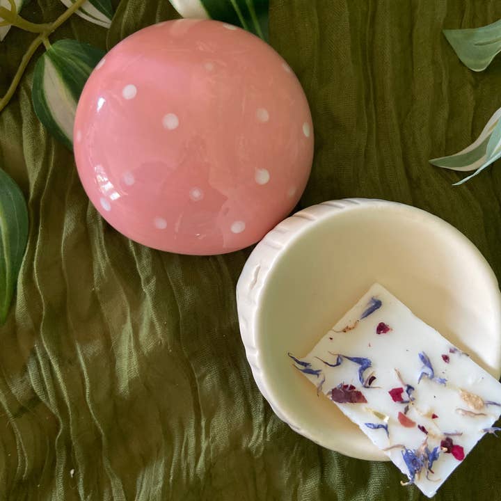 Lilium Blanc - Wholesale Wax Melt - White Musk scented fondant, Soy Wax and petals2