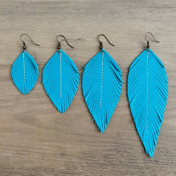 Inspired by Jenna - Venta al por mayor Pendientes colgantes - Pendientes de plumas de cuero negro (4 tamaños)8