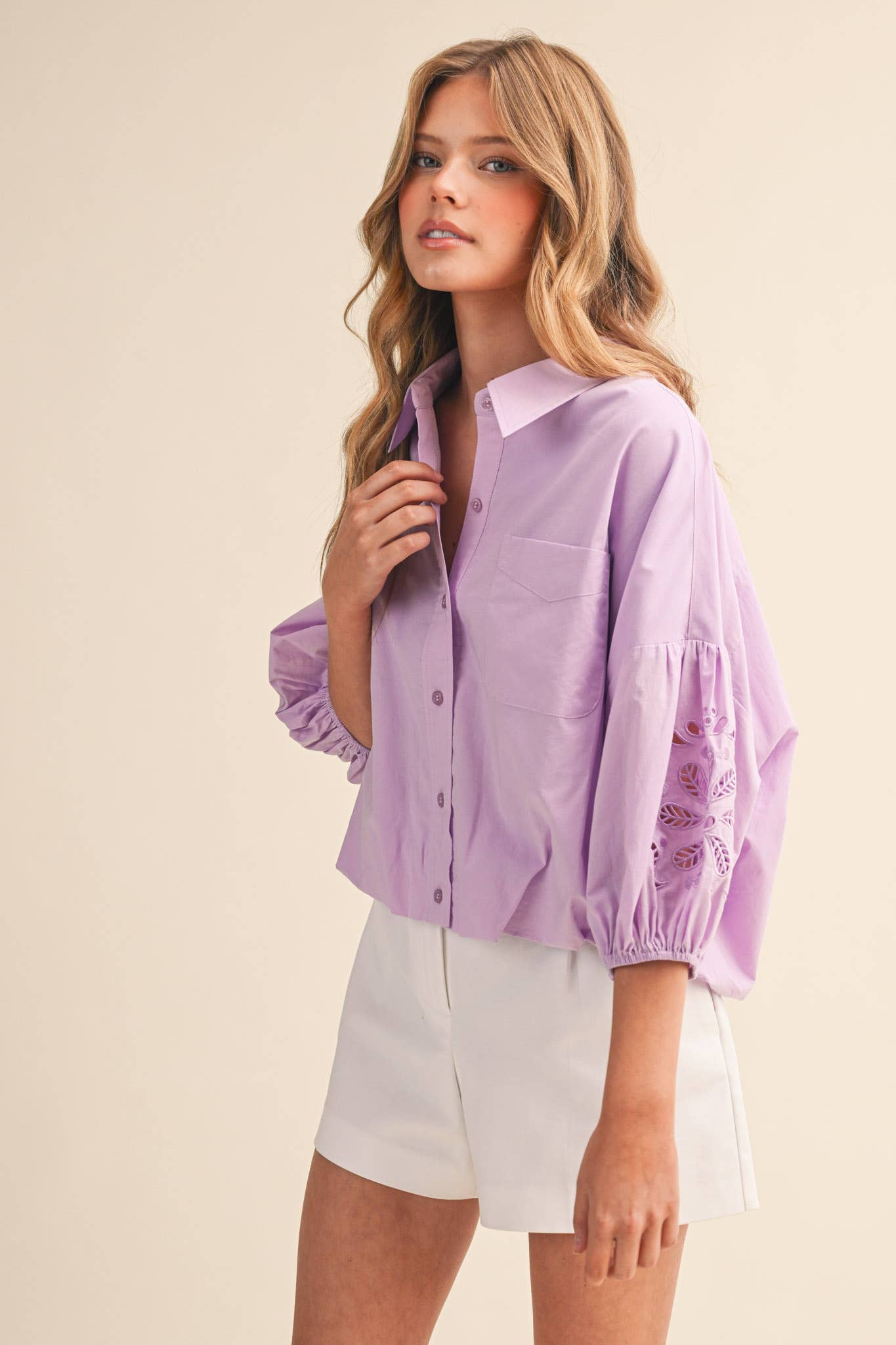 &MERCI – Engroshandel Skjorte med buttondown – til kvinder – UDSKÅRET BRODERET BOBLEÆRME TOP MTP383529