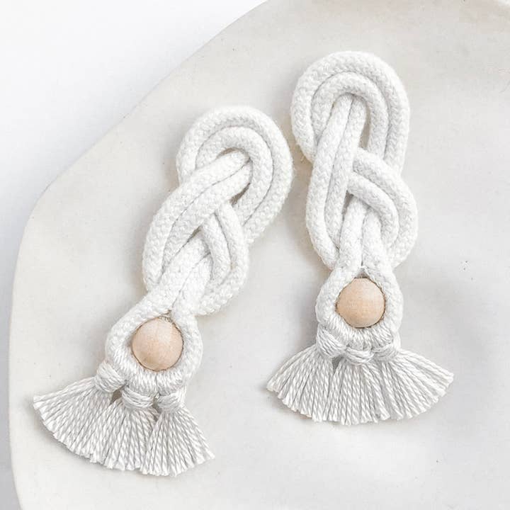 Följ igenom - Figur Åtta Cord Knot Fan Fringe Bead för wholesale av Stil Works Studio