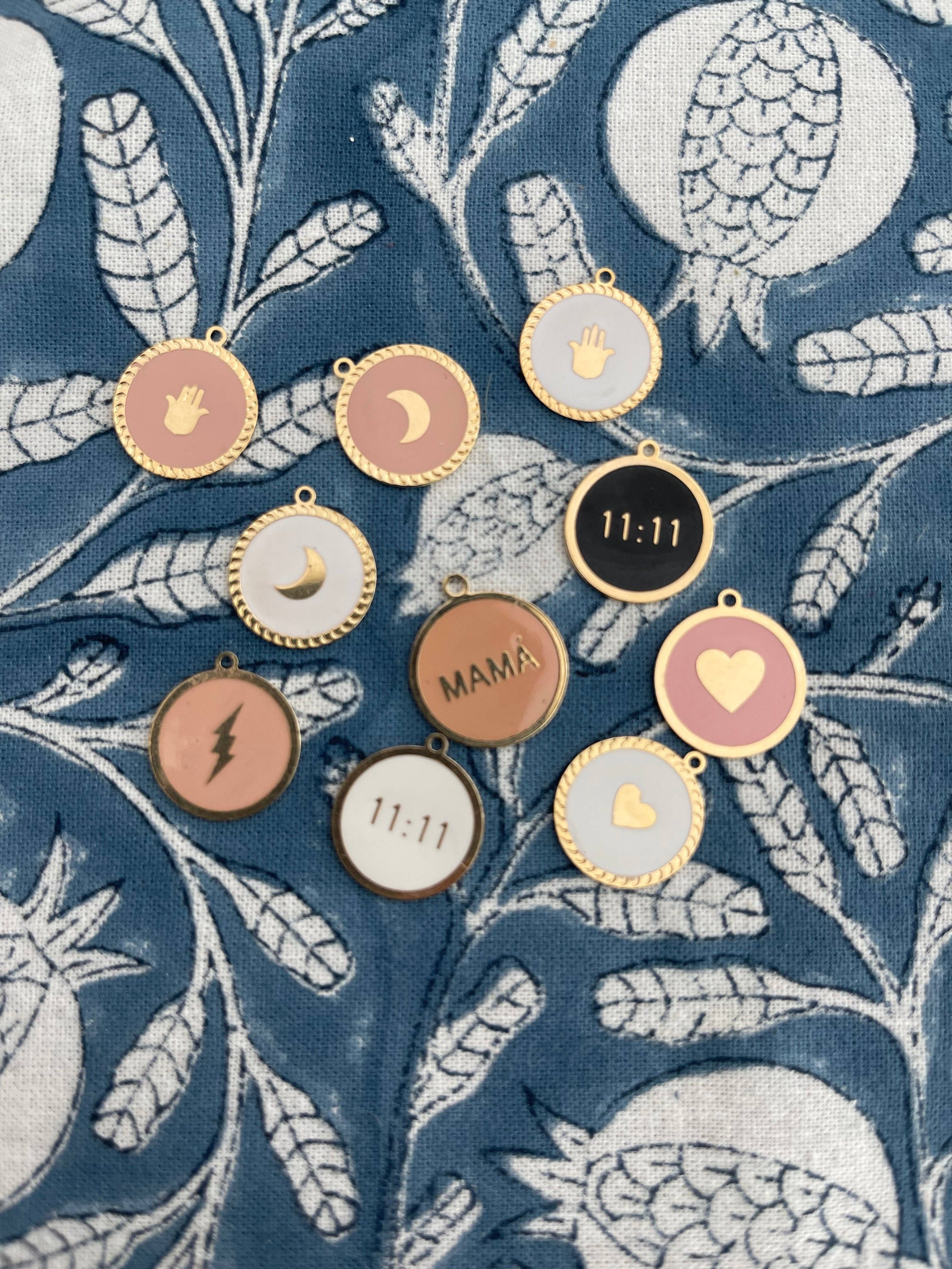 Carolina Benoit - Wholesale Pendant/Charm Necklace - Seashells By The Seashore Necklace7