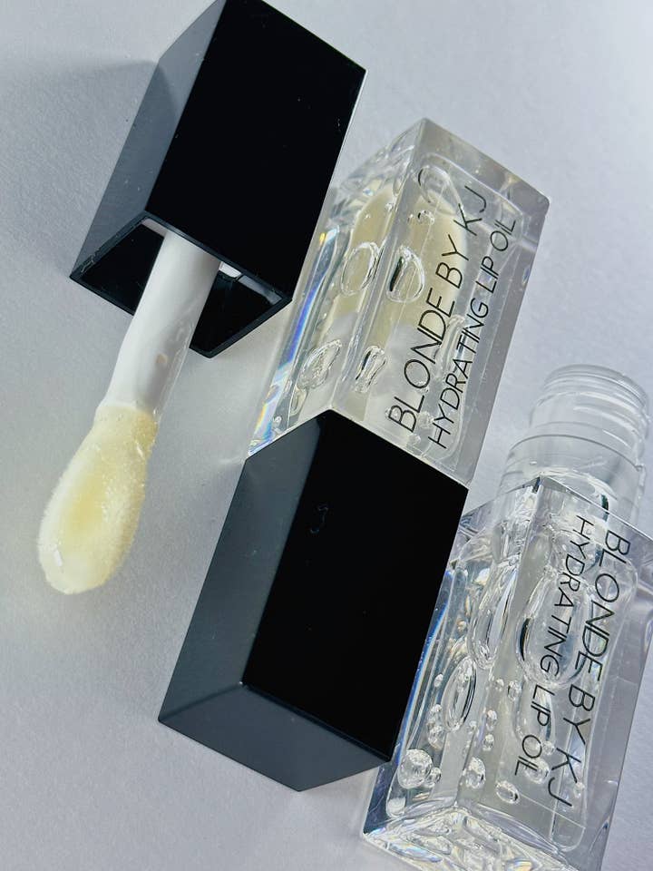 Huile Hydratante pour les lèvres pour la vente par Blonde By Kiara Joyce