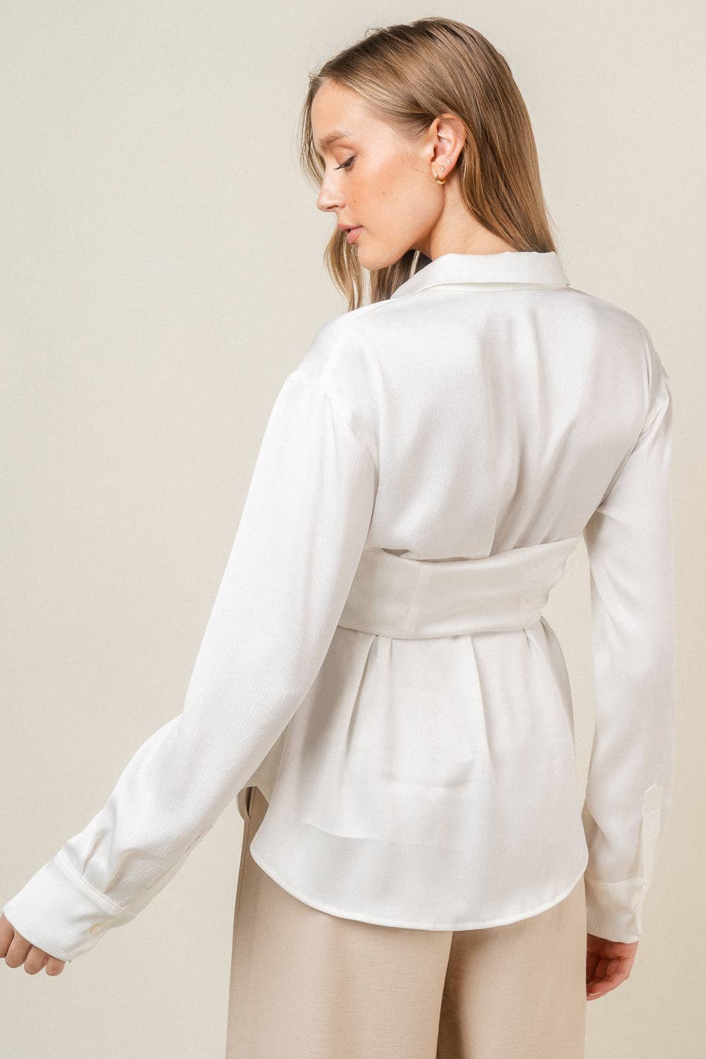 Gebroken wit SHIRT MET BEDEKTE KRAAG MET BUSTE TI5378FO voor groothandel op Faire2