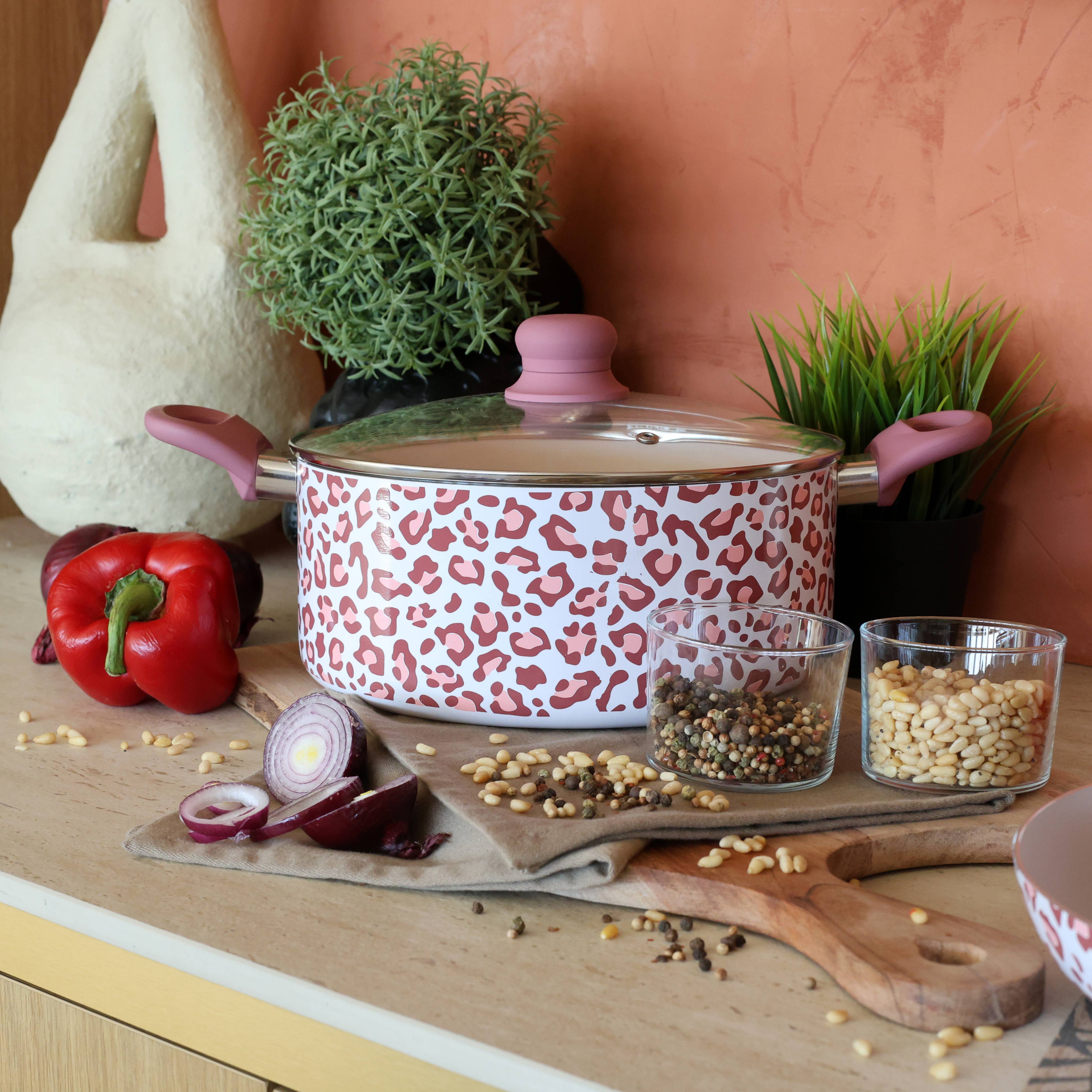 Menastyl - Wholesale Cooking Pot - Leopard Dutch oven 24cm in recycled pink aluminum3