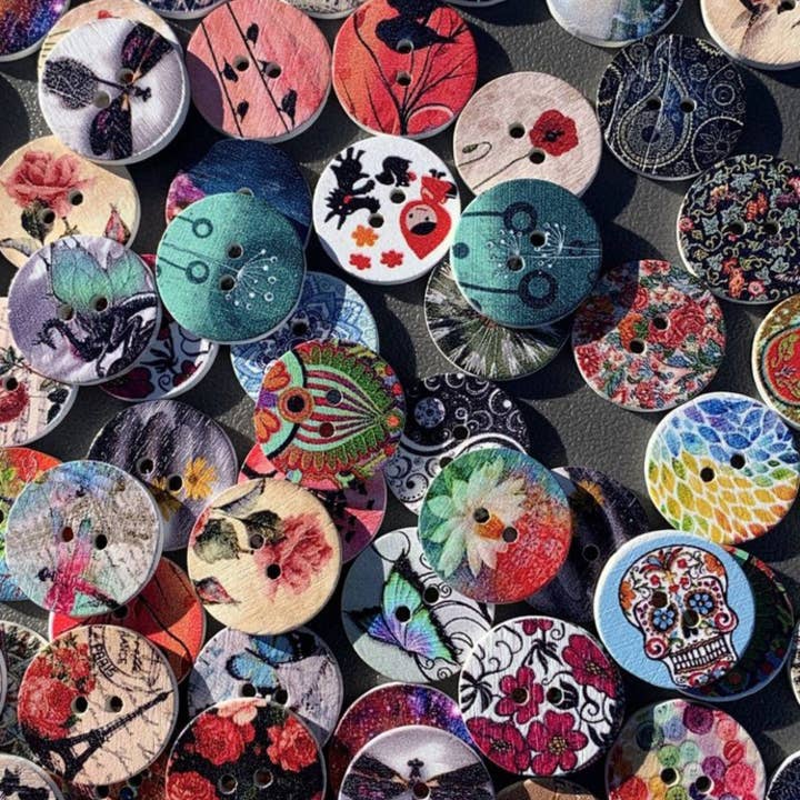 Magnifique Hearts - Wholesale Sewing Button/Snap - Mix Of Colorful Art Buttons, Wooden Buttons / 0.75'' / Craft