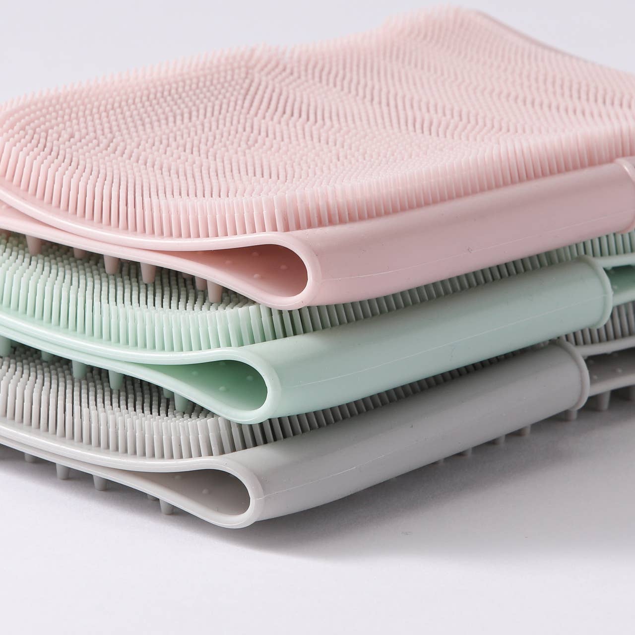 Innobaby on Faire – wholesale Body Brush – Silicone Bath Brush for Body & Scalp / Exfoliating Bath Mitt9