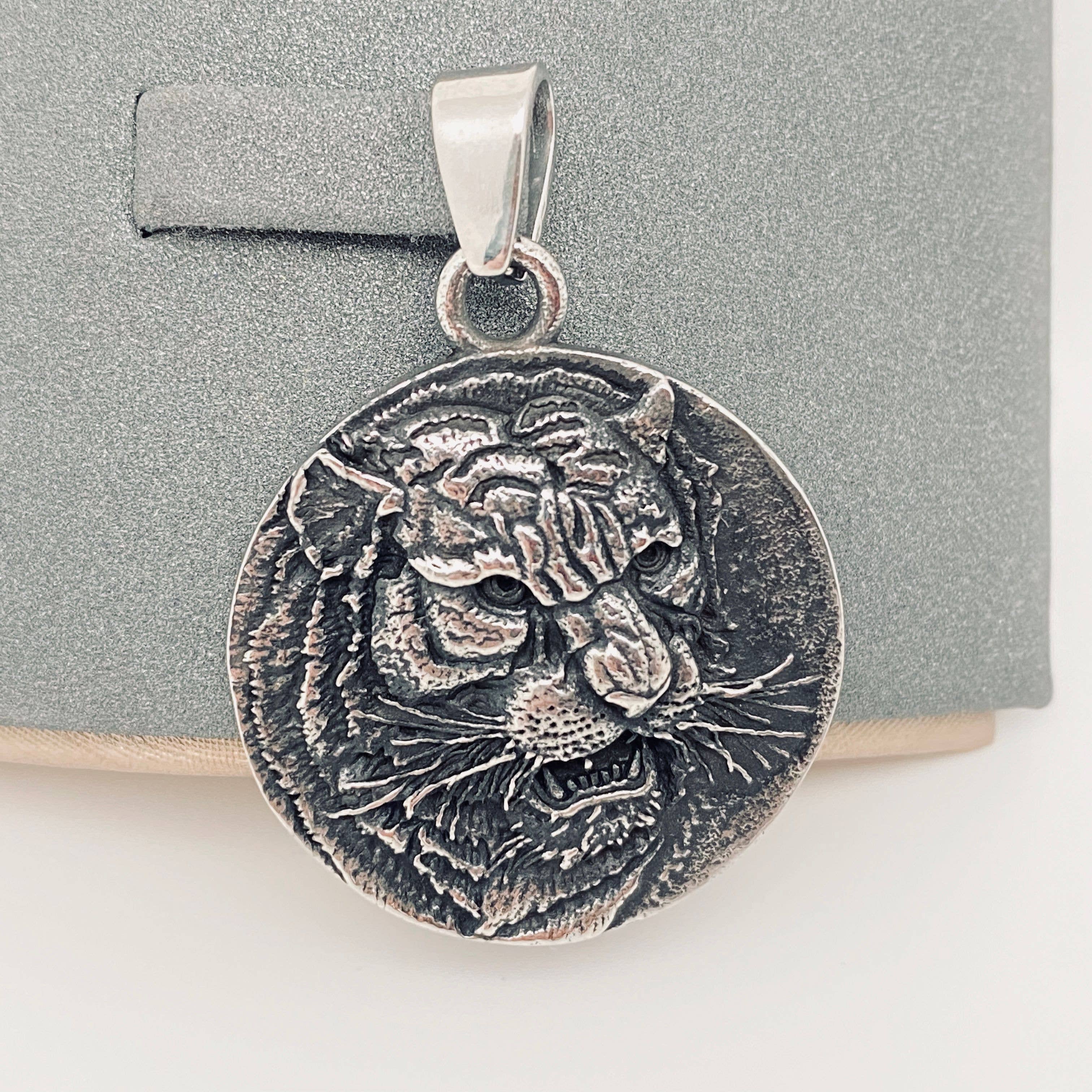 Mio Queena - Wholesale Craft Supplies - Multi Style of Exquisite Stainless Steel Pendant - MJ/MNP62