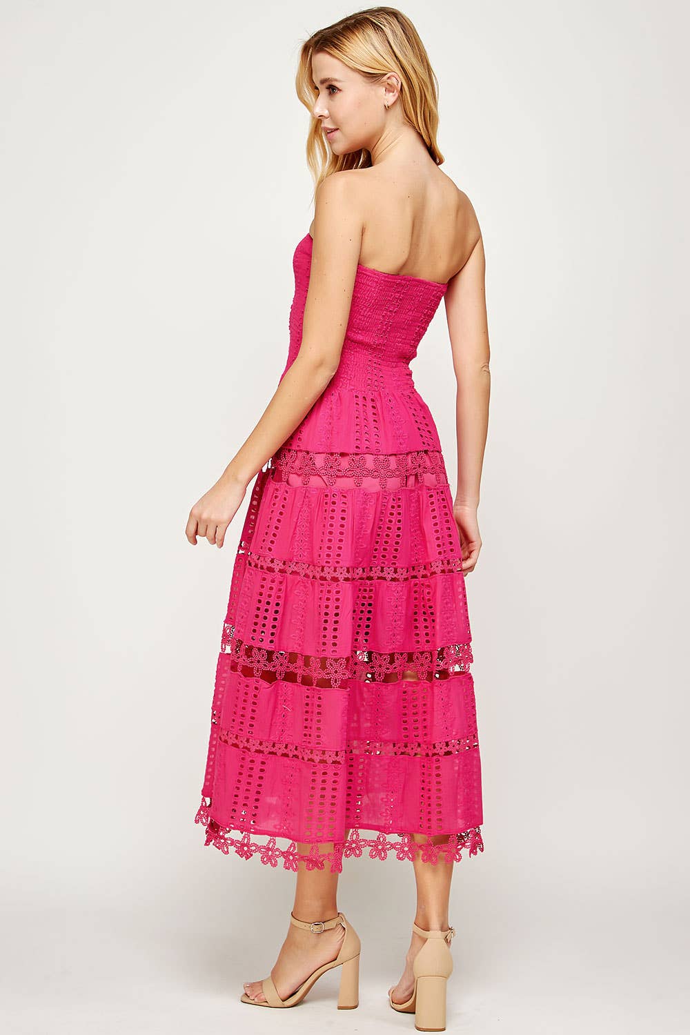 Strut & Bolt - Wholesale Jurk - Dames - Kanten kokerjurk met oogjes93