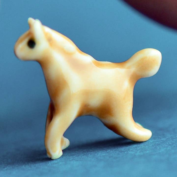 Figurine cheval le plus petit du monde pour la vente par Camp Hollow Porcelain Animal Treasures