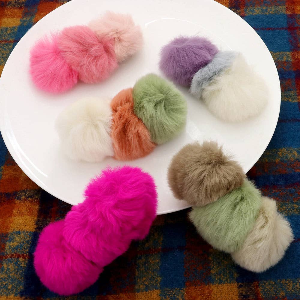 Sensibling Corp. - Vente Barrette – femme - Barrette à trois pompons en fausse fourrure36