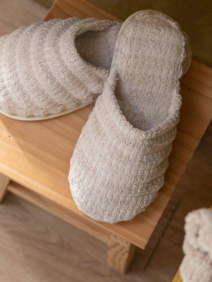 Økologiske bomuldstøfler SWELL i beige for engroshandel hos SOWL