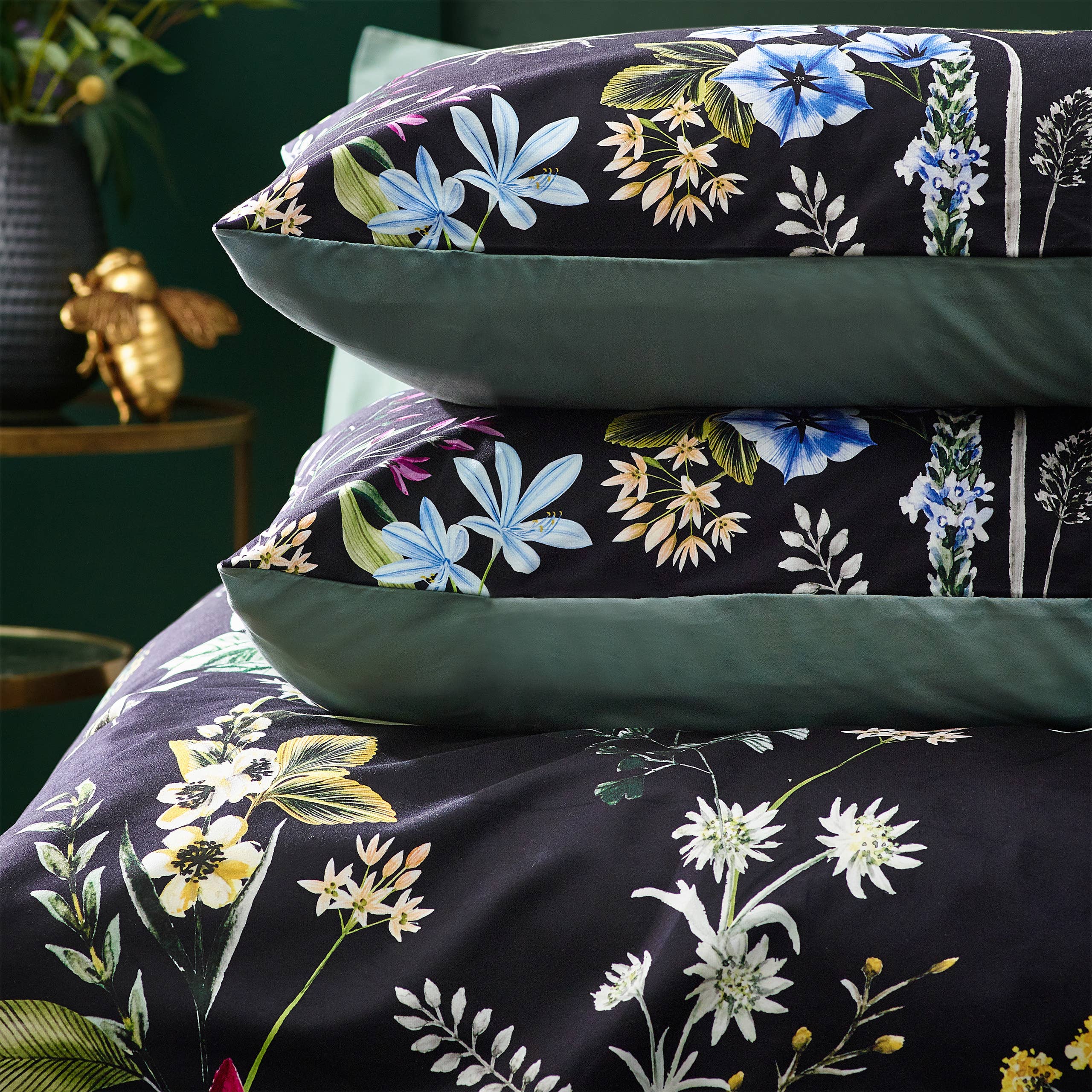Midnight Bee Floral Velvet Duvet Cover Set Black for wholesale on Faire5